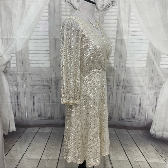 DKNY Size 8 Silver 3/4 Sleeve Sequin Surplice Dress Belted Fit & Flare Cocktail - Picture 5 of 14